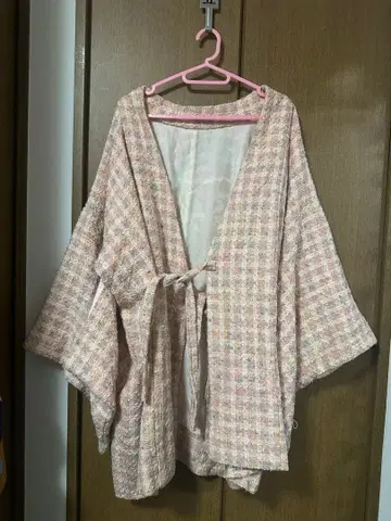 핑크 계열 체크 무늬 트위드 겉옷