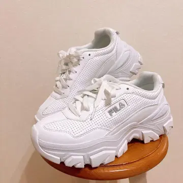 FILA 화이트 메쉬 통굽 스니커즈
