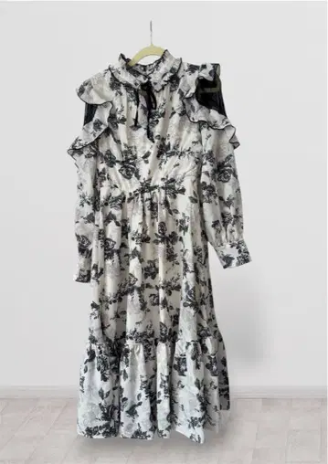 꽃무늬 프릴 원피스 titty&Co.