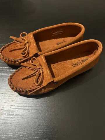 MINNETONKA 브라운 모카신