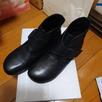 vis 블랙 가죽 숏부츠 스트랩 포함