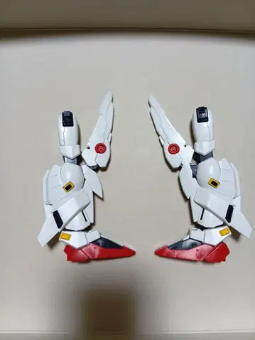 MG(마스터 그레이드) 건담 프라모델 다리 부분 부품