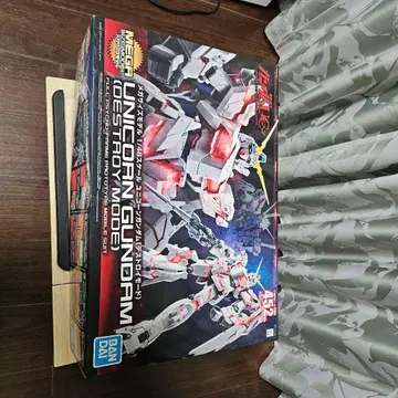 메가 사이즈, 유니콘 건담 (디스트로이 모드)