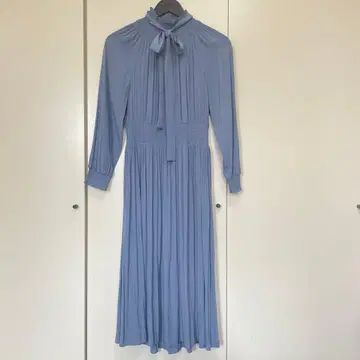 라이트 블루 플리츠 원피스