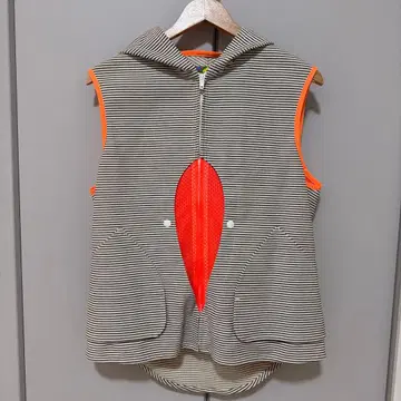 is-ness 이즈네스 스트라이프 후드 부착 베스트 미사용품