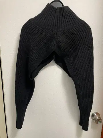 ESSEN. lautreamont 블랙 리브 하이넥 암워머 38