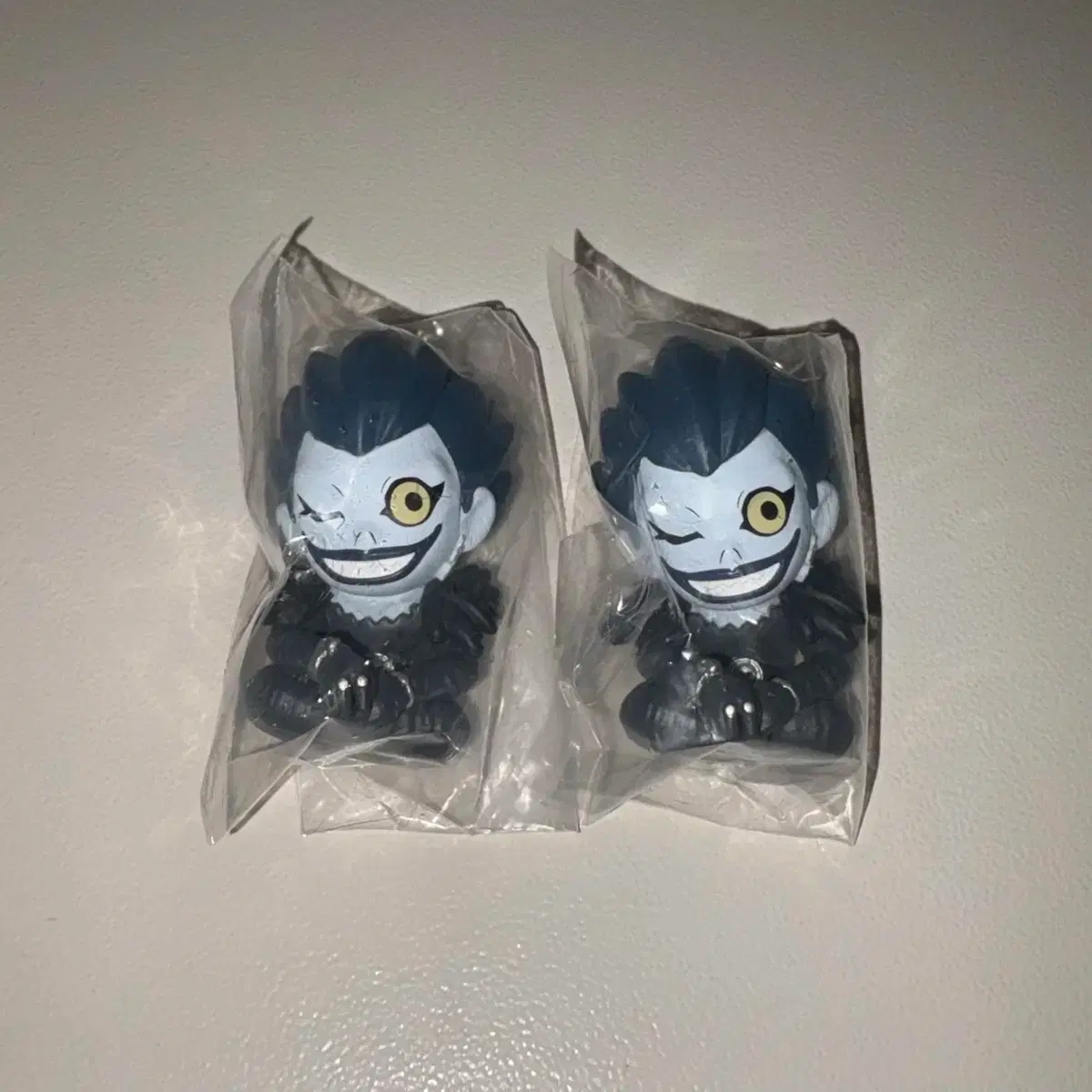 Death Note Shoulder Bump Figure Gacha Ryuk
