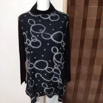 제니 갈슨 비대칭 티셔츠 (블랙 그레이 링 패턴)