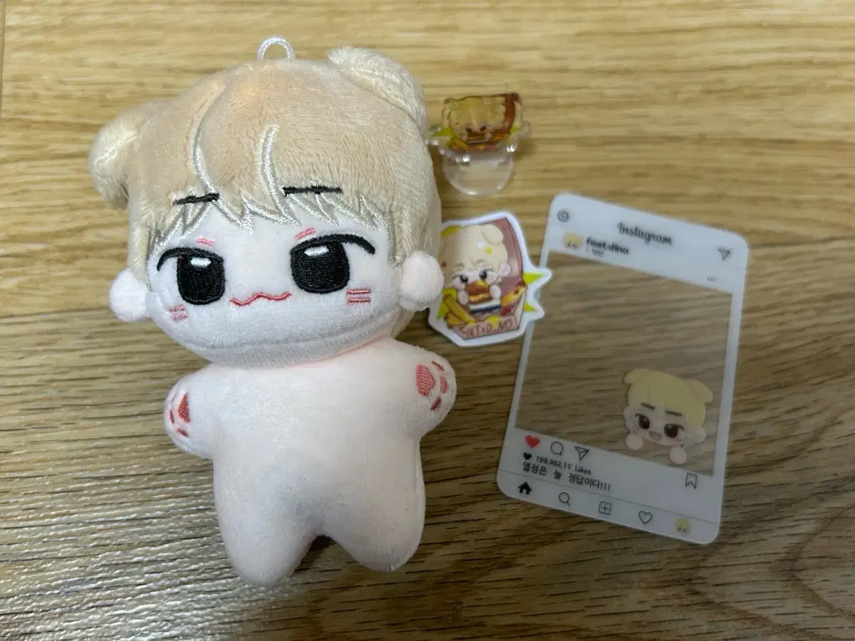 Seventeen Dino Puppy Chan