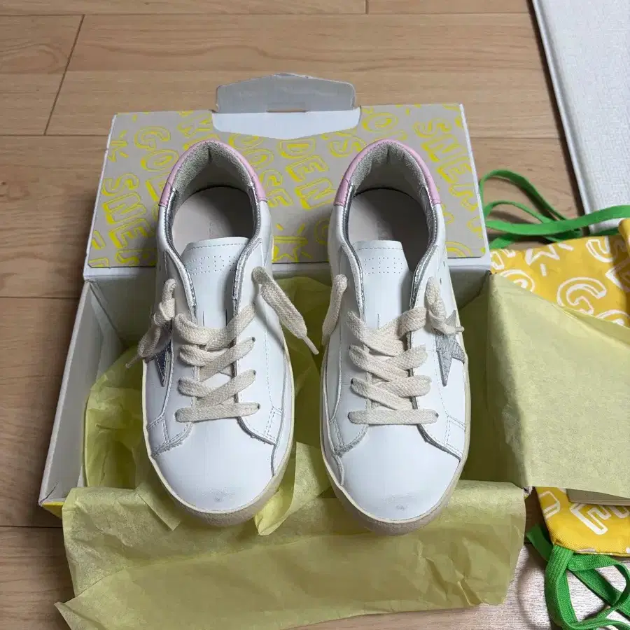 골든구스 키즈 슈퍼스타 30 , 32 사이즈 새상품 팔아요~