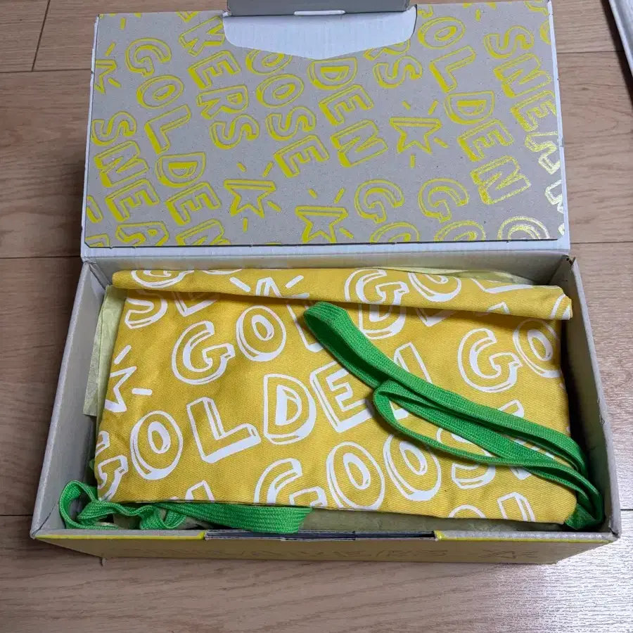 골든구스 키즈 슈퍼스타 30 , 32 사이즈 새상품 팔아요~