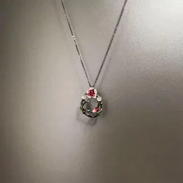 꽃 모티브 목걸이