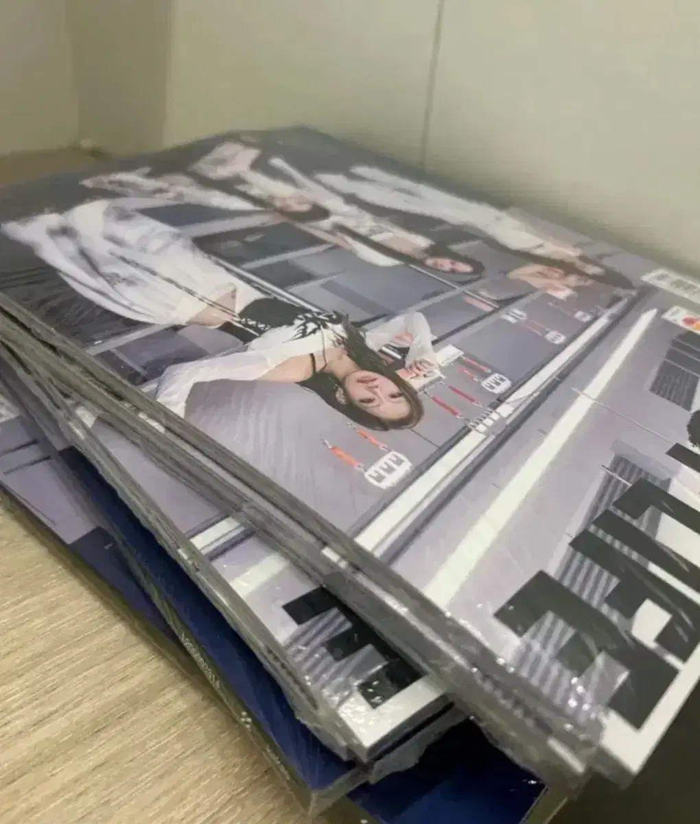 Kiss Of Life 224 magazine sealed album