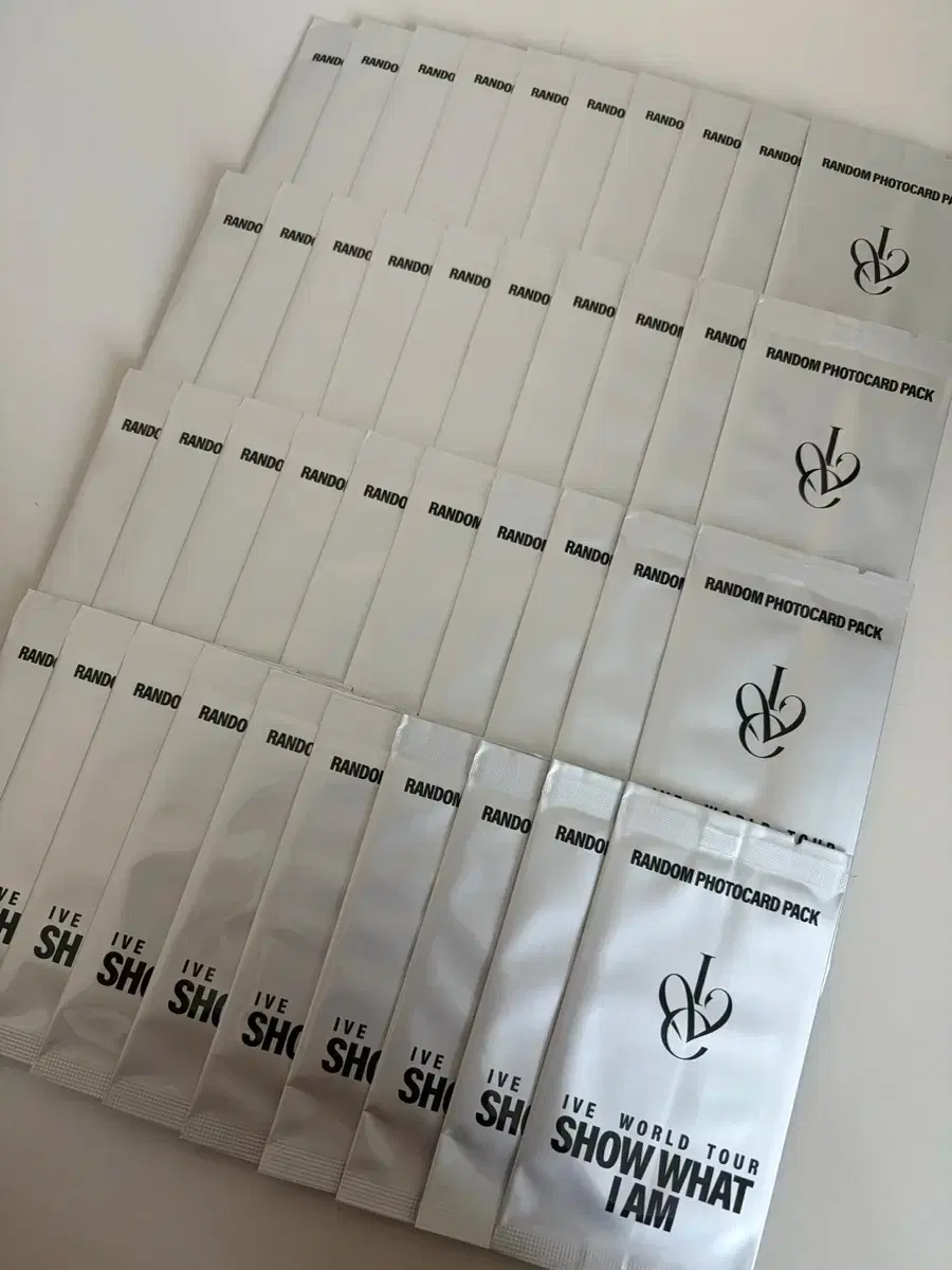 Sealed, 40 in stock) Ive worldtour concert Poca pack MD