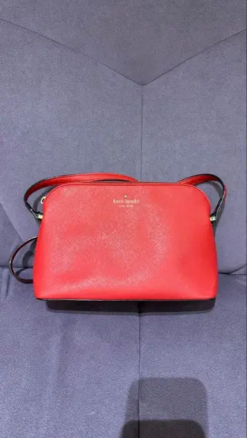 케이트 스페이드 빨간색 숄더백 심플한 디자인