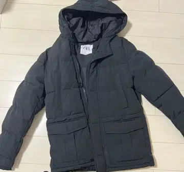 블랙 다운 자켓 후드 부착