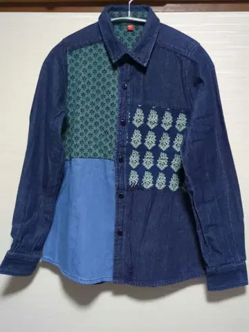 차이하네 데님 패치워크 긴팔 셔츠 [미사용에 가까움]