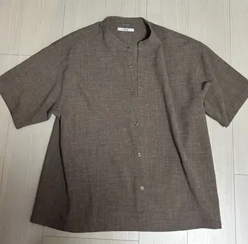 브라운 반팔 셔츠 폴리에스테르 100%