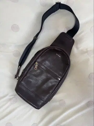 컨디션 최상 폴스미스 (Paul Smith) 소가죽 바디백 (가죽 초코)