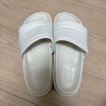 MAISON SPECIAL 샌들 화이트