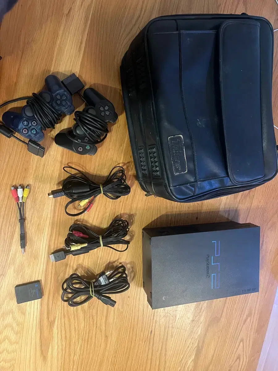 PlayStation 2 Full Set (Storage Bag, Console, 2 Controllers, etc.)