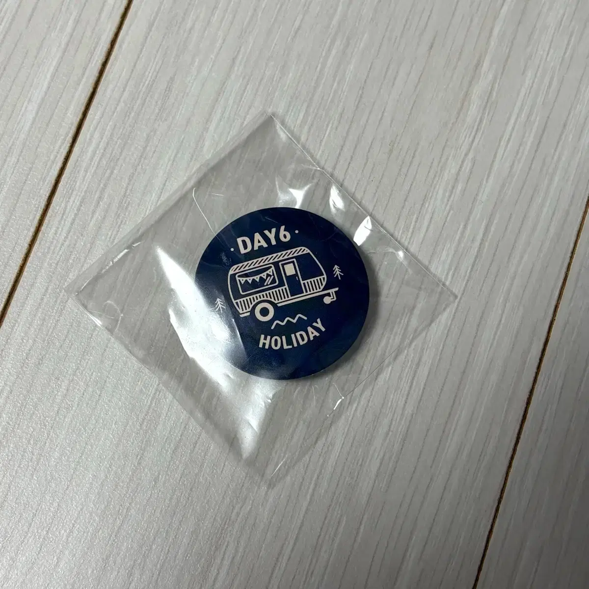 Day6 19 sig season's greetings badge