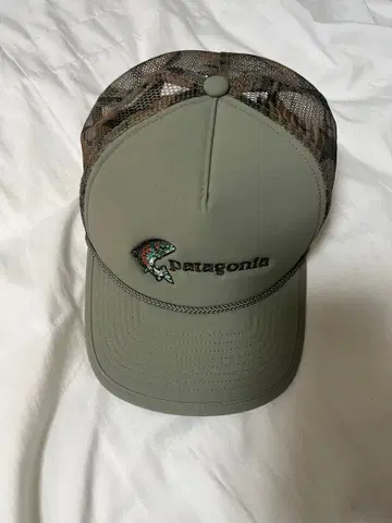 새상품 Patagonia 메쉬 캡 브로드캐스터 리얼 트리