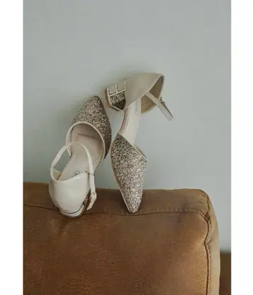 niana 글리터 청키힐 펌프스