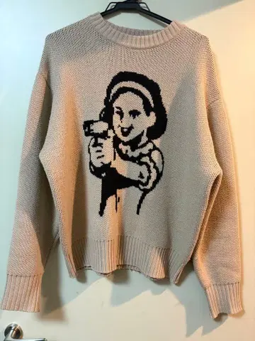 WONDERVISITOR 프린트 니트 스웨터 베이지