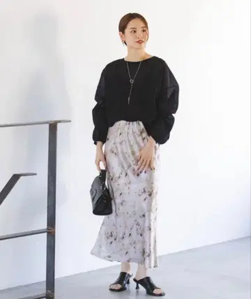 NOBLE 새틴 스커트