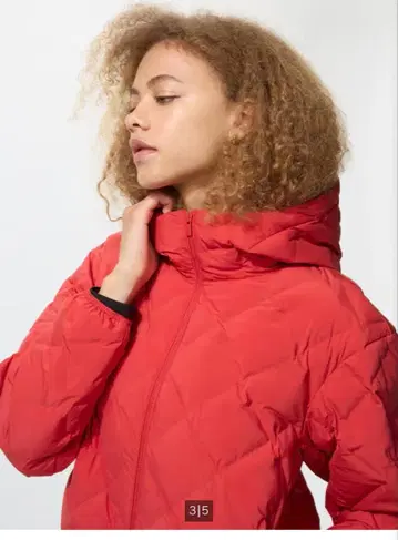 유니클로 퍼프 테크 후드티 레드