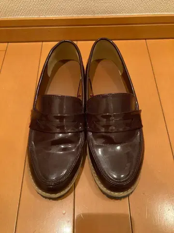 GU 에나멜 로퍼 S