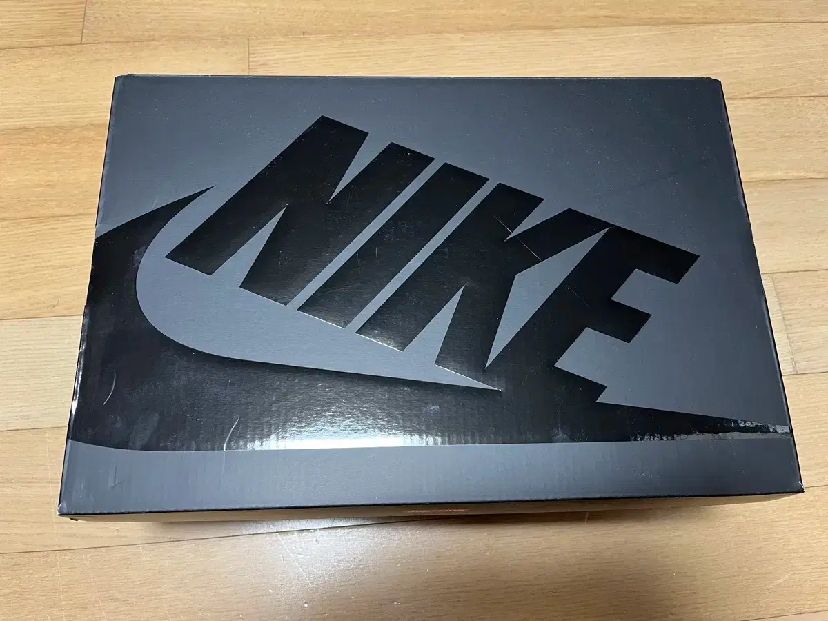 Supreme Nike shoe box