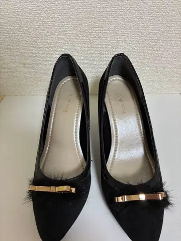 퍼 장식 블랙 하이힐 7cm 힐