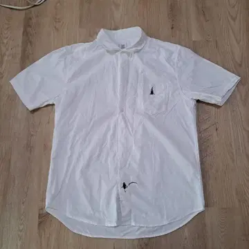 화이트 반팔 셔츠 캐릭터 자수