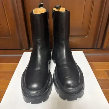 사이드 고어 부츠 블랙 가죽 통굽