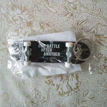 원 배틀 애프터 어나더 스케이트보드 키링