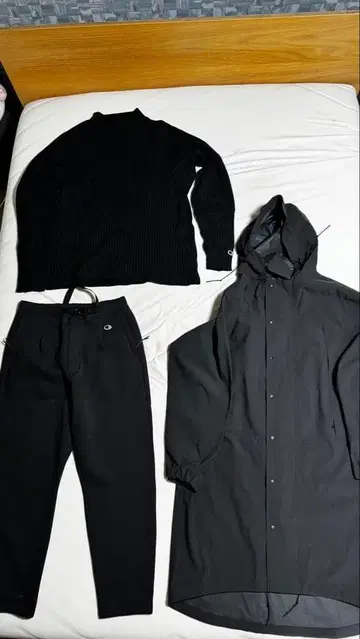 Champion 블랙 나일론 롱 코트와 스웨트 팬츠 세트