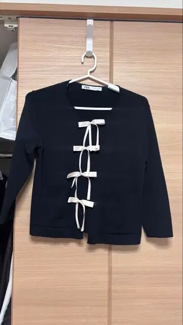 ZARA 리본 포함 블랙 긴팔 가디건