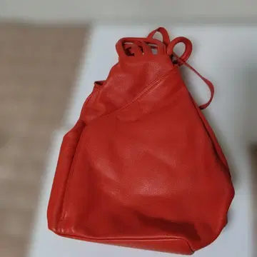 빨간색 럭색 백팩