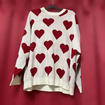 더블씨 하트 무늬 긴팔 니트 스웨터