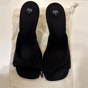 ZARA 블랙 오픈토 샌들 38