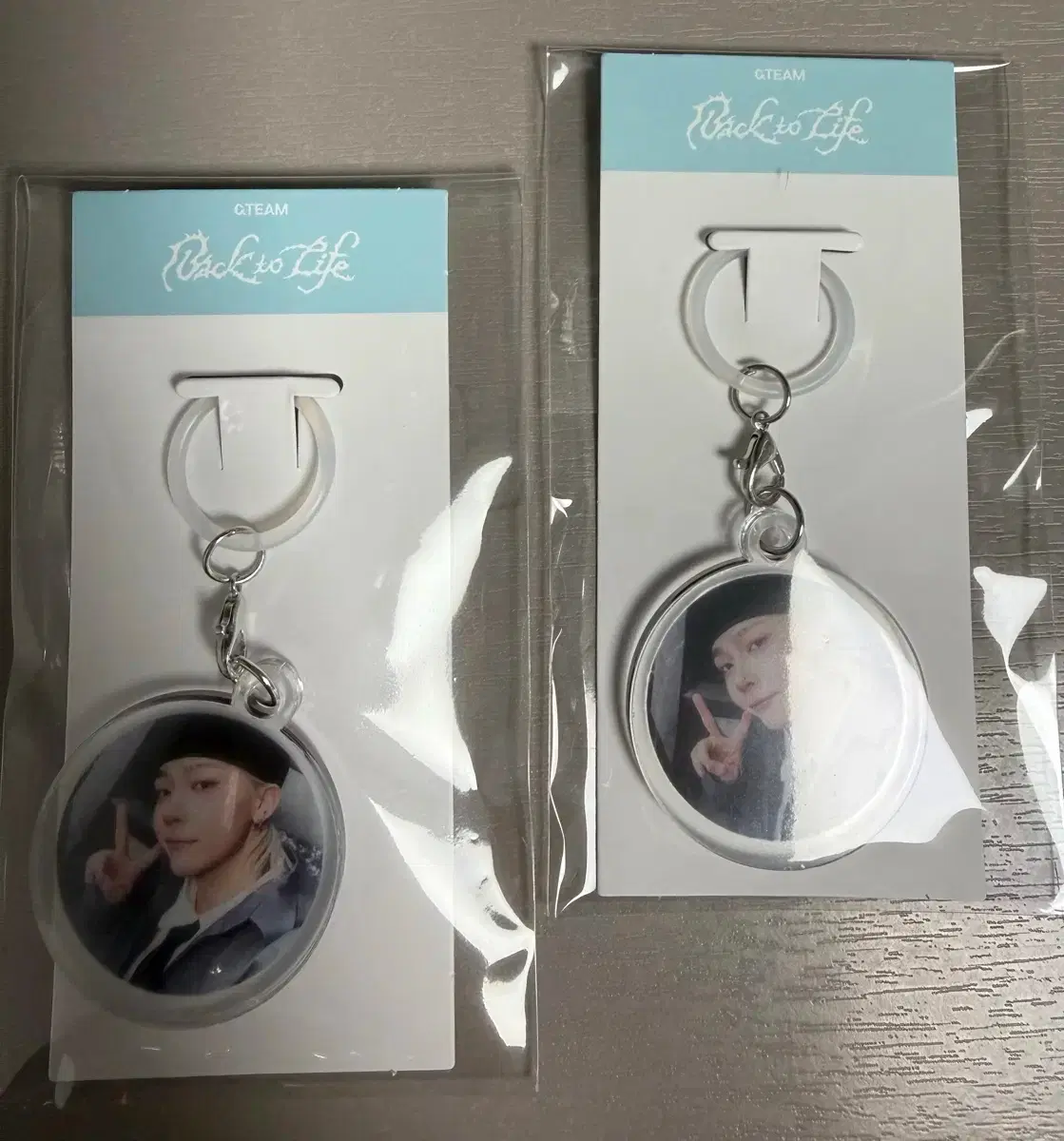 Back to the Weverse Keyring Nicole &team