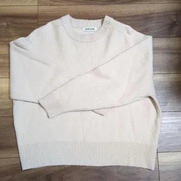 베이지 크루넥 긴팔 니트