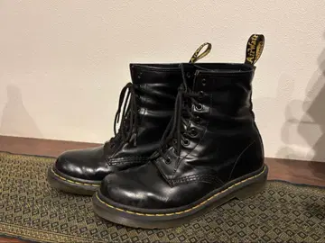 Dr Martens 8홀 마틴