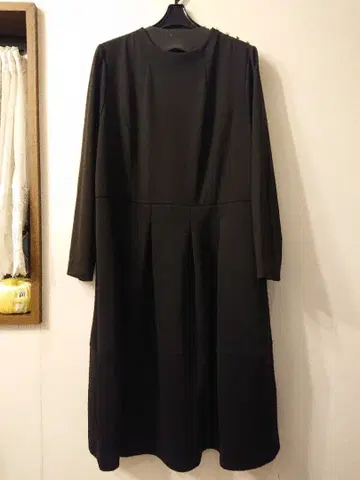 로즈 티아라 46 긴팔 도킹 원피스 블랙 컬러