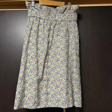 캘빈클라인 꽃무늬 플레어 스커트 L 사이즈 무릎 기장 미사용품