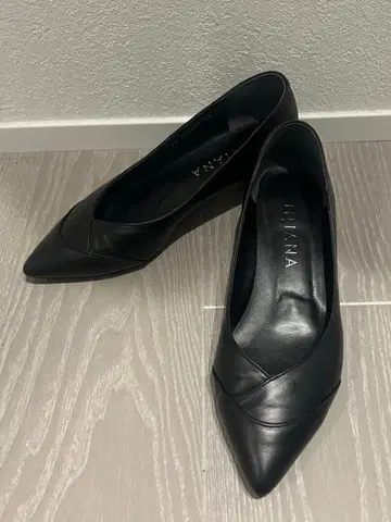 DIANA 다이애나 블랙 가죽 펌프스
