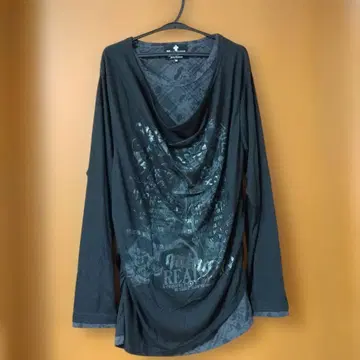 Beaumere 블랙 그래픽 프린트 긴팔 티셔츠 M 사이즈