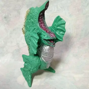 레이로스 울트라맨 티가 괴수